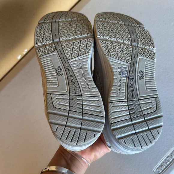 Tour Mesh Lace Up Sneaker. W’s Size 7M - Picture 8 of 8